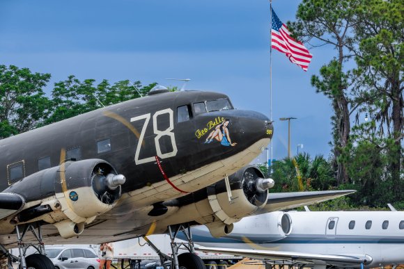 Â© Candid Memories By Ken Frazier