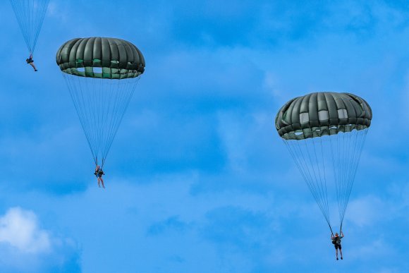 Â© Candid Memories By Ken Frazier