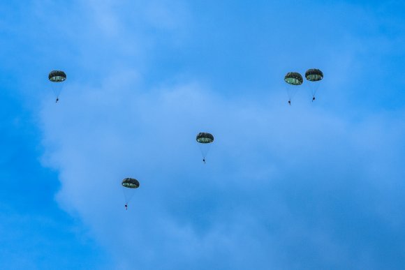 Â© Candid Memories By Ken Frazier